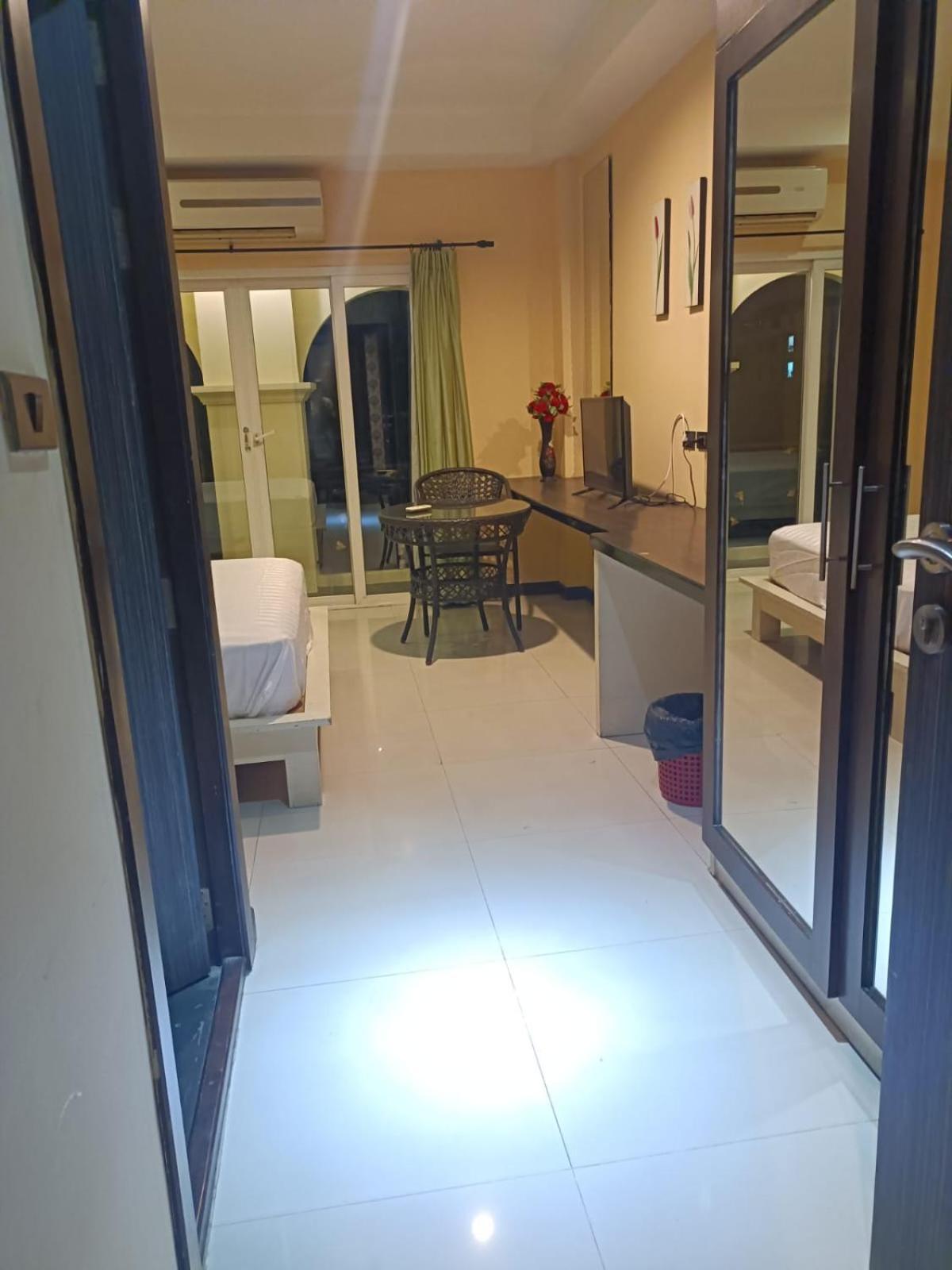 Aura Inn Rooms Паттая Екстер'єр фото