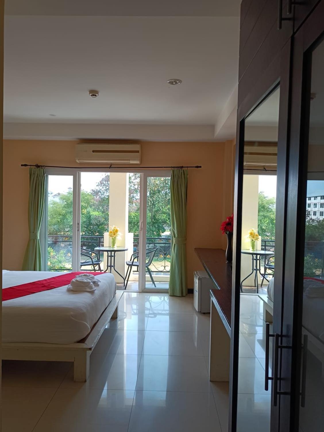 Aura Inn Rooms Паттая Екстер'єр фото